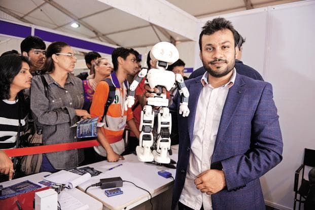 Humanoider Roboter AgiBot X2 auf dem MWC 2026