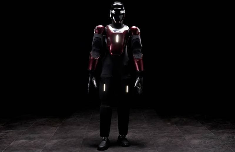 Humanoider Roboter mit taktiler Ganzkörpersensorik im Studio