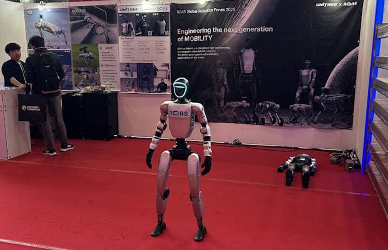 Humanoide Roboter auf einem Fachmessestand