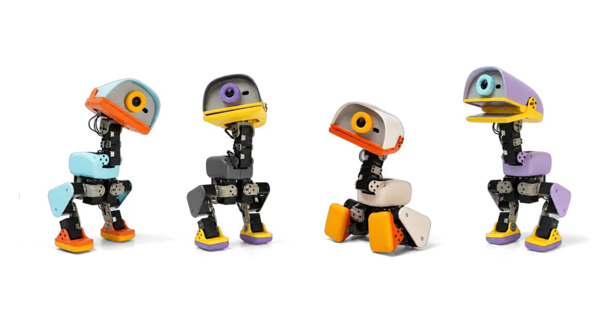 Vier Microduck-Entenroboter in verschiedenen Farben