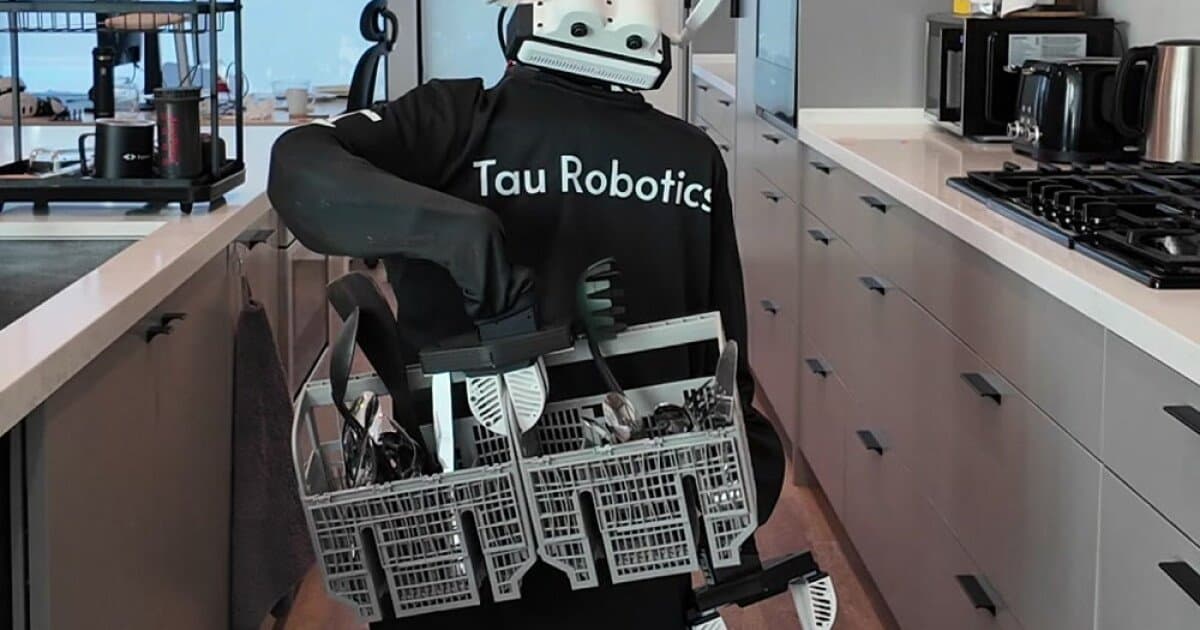 Humanoid von Tau Robotics in einer Küche bei Hausarbeiten