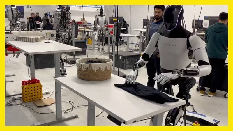 Humanoider Roboter im Haushalt (Symbolbild)