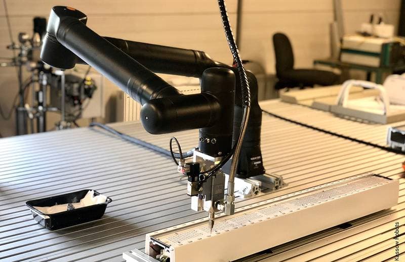 Kollaborativer Roboter an einer Fertigungsstation