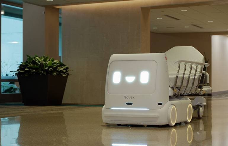 Transportroboter in einem Klinikgebäude
