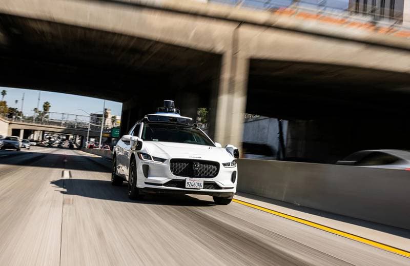 Robotaxi auf der Autobahn (Quelle: The Robot Report)