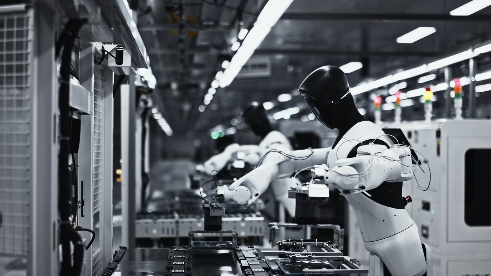 Zum Vergleich: AgiBot G2 — ein bereits lieferbarer Industrie-Humanoid