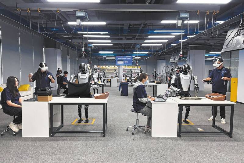 In Trainingszentren wie diesem entstehen Bewegungsdaten für humanoide Roboter — oft von Menschen vorgeführt. Quelle: Hum