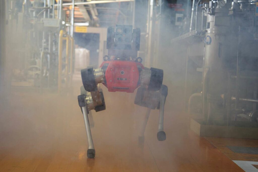 ANYmal im Einsatz in einer Industriehalle — die Plattform soll Befunde in Wartungsaufträge übersetzen Quelle: ANYbotics