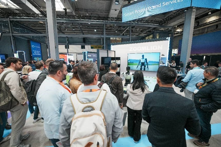 Zoomlion auf der Messe: Der Konzern zeigt seine Humanoide auf Fachmessen — im eigenen Werk laufen sie bereits Quelle: Hu