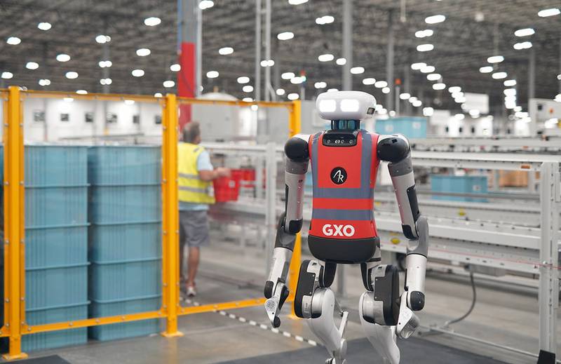 Digit im Kundeneinsatz; die Weste trägt die Kennzeichnung des Logistikers GXO Quelle: Agility Robotics