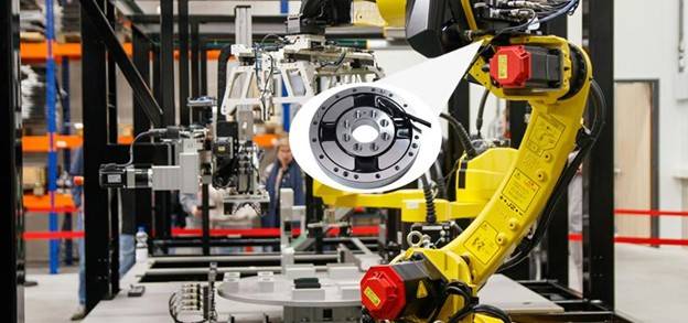 Kraftsensoren geben Robotern Rückmeldung über den Anpressdruck — rund ein Zehntel der Bauteilkosten. Quelle: The Robot R