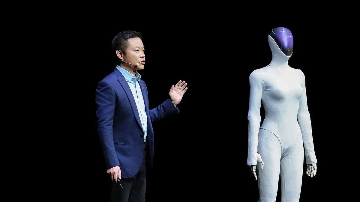 XPeng-Chef He Xiaopeng präsentiert den Humanoiden IRON — die zweite Wachstumskurve des Autobauers Quelle: XPeng